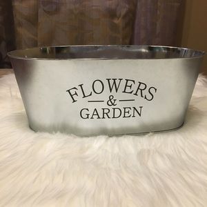 Farmhouse Galvanized Flowers & Garden Planter Tin